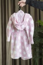 ⁦روب بيبي شيك | لون بينك منقط⁩ - الصورة ⁦2⁩