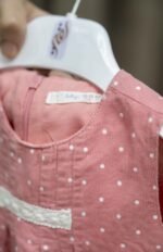 ⁦فستان بيبي شتوي قطيفة منقط | 1FT Baby⁩ - الصورة ⁦3⁩